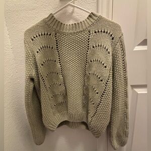 Women’s sweater in a light green color (Sage)
Worn few times
Size medium
